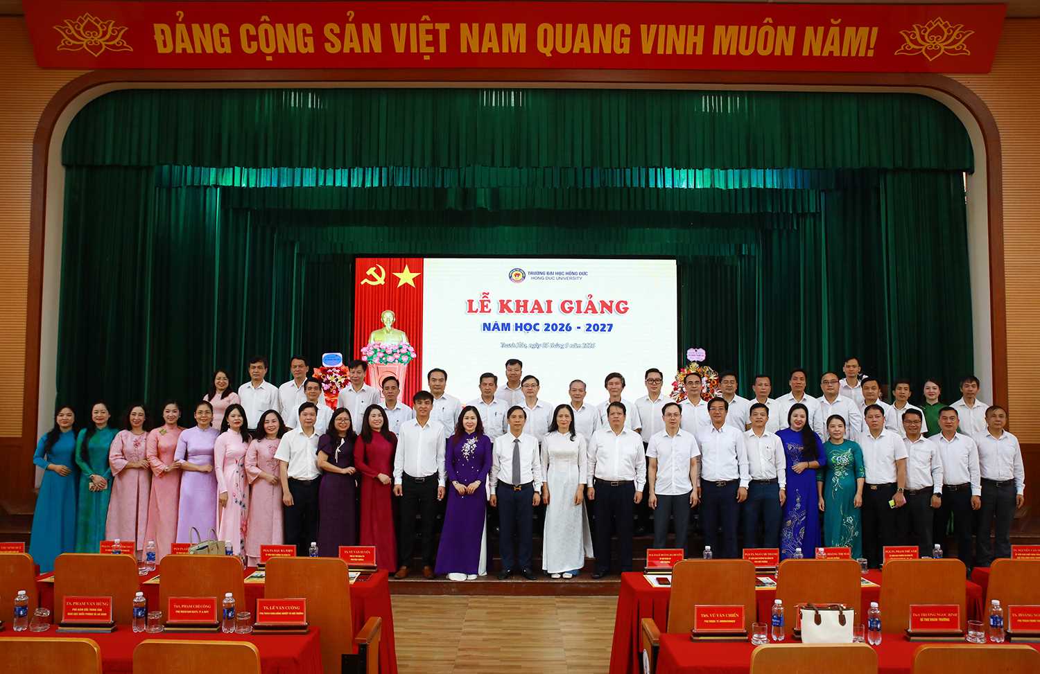 Trường Đại học Hồng Đức hòa chung không khí khai giảng năm học mới, tạo động lực phát triển sau sáp nhập
